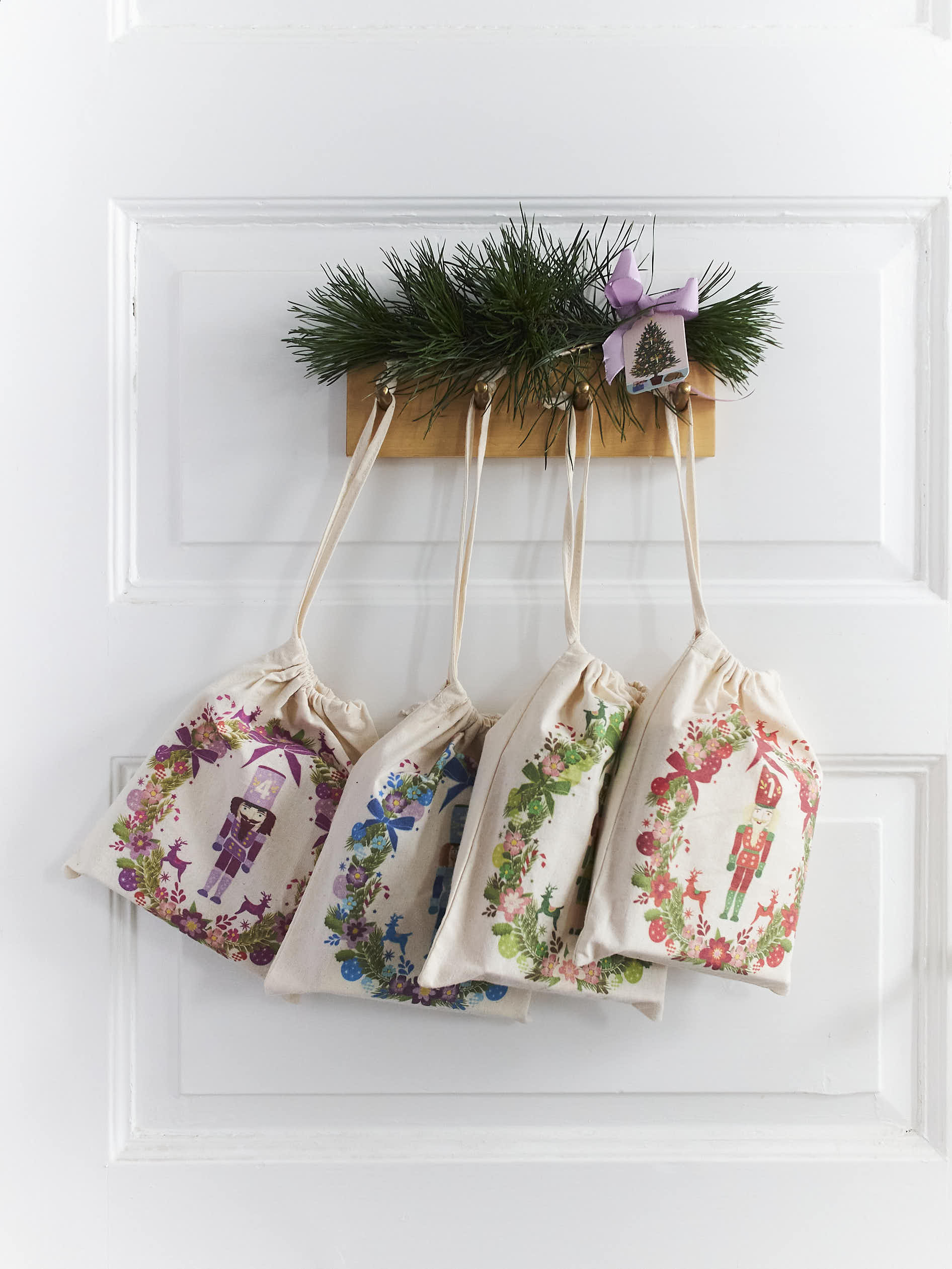 Adventskalender - 4 puslespil med 150 brikker